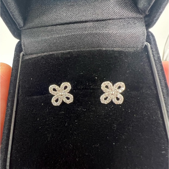 Flower Earrings with Natural Diamonds set in PT 900 - Picture 9 of 9